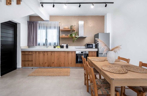 Vasa Koilaniou House | Pamboo Ampelos House by Nomads
