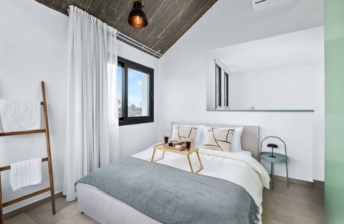 Vasa Koilaniou House | Pamboo Verdea House by Nomads