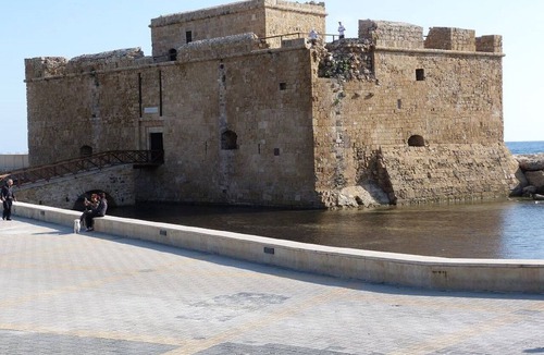 Universal Apartment | Paphos Airport Transfers, Beautiful Apartment,Small Complex,Large Pool,Free WiFi