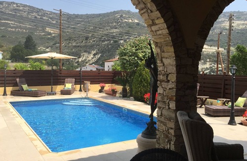 Kato Drys Cottage | Peaceful stone-built cottage at the edge of a beautiful, traditional village