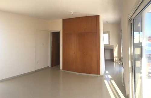 Tersefanou Condo | Penthouse studio with sea view near the airport