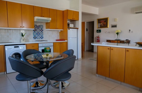 Peyia Town Apartment | Peyia Fontana - Executive spacious 2-bedroom apartment with Hot Tub & sea views