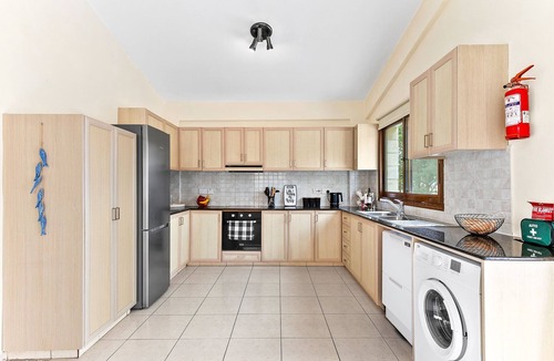 Peyia Town Villa | Peyia View - 5 Bed Villa-Walk to Village-Newly Renovated-Private Pool-IPTV- Studio