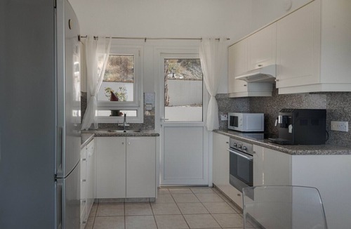 Chlorakas Apartment | Phaedrus Living: Seaview Hilltop Maisonette