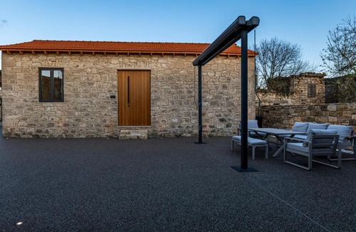 Choulou Apartment | Philoxenia Stone Suites