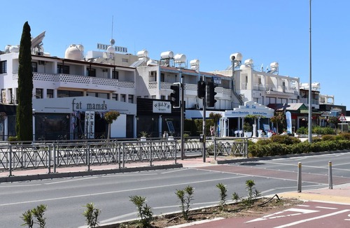 Paphos Apartment | Prime Location Ground Floor, 1 bed apartment. 2 Lagoon Pools, UK TV, FREE Wi-Fi
