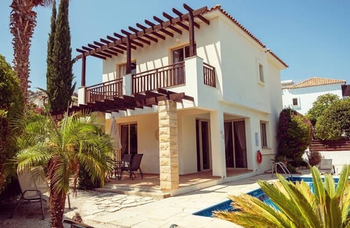 Peyia Town Villa | Private Villa with own pool 5 minutes drive to Coral Bay with 2 Sandy beaches