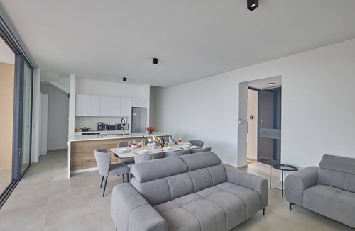 Pernera Cottage | Protaras Aqua Pearl Villa AQ11 - a villa that sleeps 11 guests in 5 bedrooms