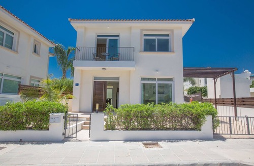 Protaras Cottage | Protaras Delfini Villa DV27 - a villa that sleeps 6 guests in 3 bedrooms