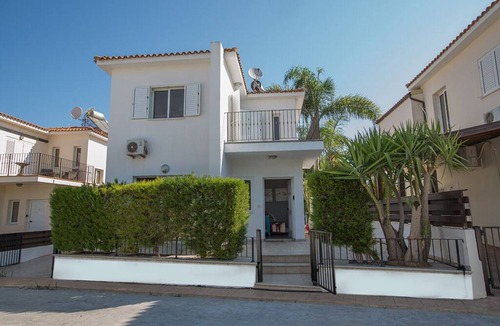 Pernera Apartment | Protaras Dione Villa DI12 - a villa that sleeps 6 guests in 3 bedrooms