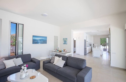 Cape Greko Villa | Protaras Holiday Villa KG81 - a villa that sleeps 6 guests in 3 bedrooms