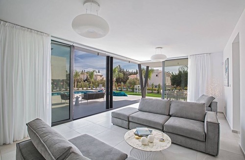 Protaras Cottage | Protaras Holiday Villa CR3 - a villa that sleeps 11 guests in 5 bedrooms