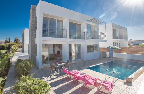 Kapparis Cottage | Protaras Pearl Villa PE16 - a villa that sleeps 6 guests in 3 bedrooms