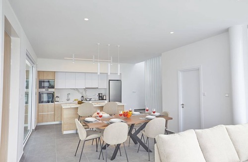 Protaras Cottage | Protaras Vie Bleu Villa VB15 - a villa that sleeps 7 guests in 3 bedrooms