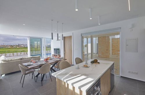 Protaras Cottage | Protaras Vie Bleu Villa VB15 - a villa that sleeps 7 guests in 3 bedrooms