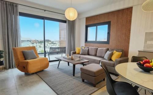 Larnaca Apartment | QosY BRANDNEW 2-BR-Apm Nespresso Bar prv Parking