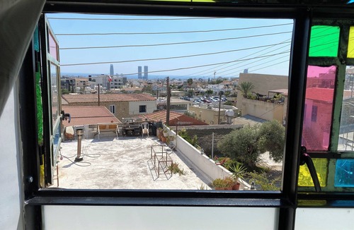 Agios Athanasios Apartment | Reina 1 Bedroom Apartment with Jacuzzi, Court Yard Seating Family & Pet Friendly