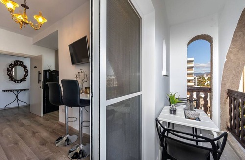 Potamos tis Germasogeias House | Retro Deluxe Studio Apartment, 4th floor, two minutes on foot from the beach