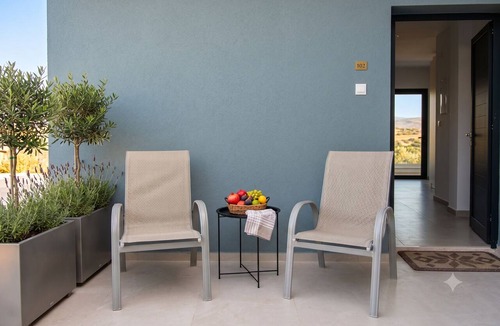 Anarvagos House | Rodia | Ground Floor 2-BR Garden Apt |