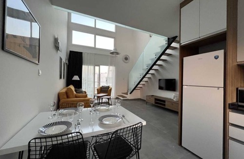 Gastria Apartment | Romantic Getaway at FourSeasons Life