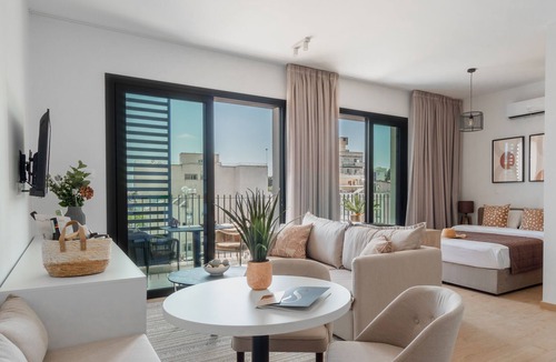 Historical Center Apartment | Sanders Armonta - Cute Studio w/ Balcony
