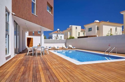 Paralimni Villa | Sea-View Villa Private Pool & Rooftop Jacuzzi