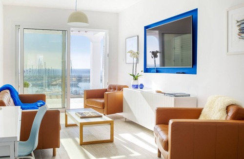 Zygi Apartment | Seafront Oasis above the Marina