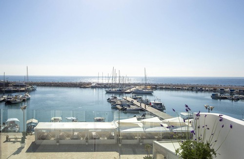 Zygi Apartment | Seafront Oasis above the Marina