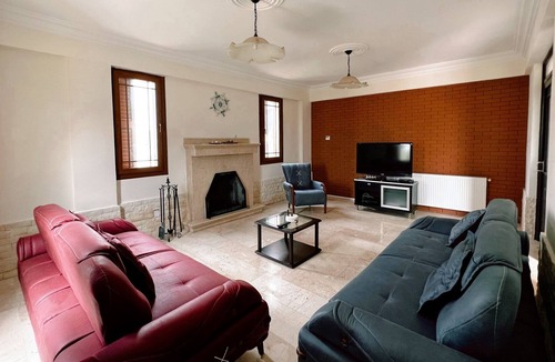 Yenisehir Apartment | Separate Villa with Pool and Garden in Bellapais