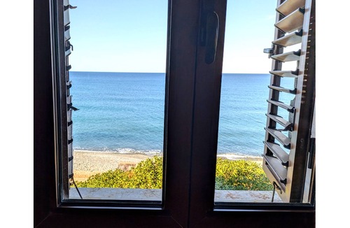 Pomos House | Shambala Beach House - Where Mountains Meet the Sea
