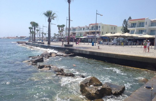 Universal Apartment | Sirena Sunrise, Cute Pool, Free Wifi, 15 Min walk to Beach or Shopping Mall
