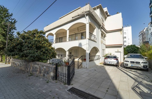 Zeytinlik Apartment | Spacious 3-bedroom apt., center of Kyrenia, sleeps 6, 5-star satisfaction rates