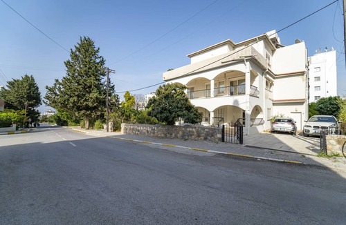 Zeytinlik Apartment | Spacious 3-bedroom apt., center of Kyrenia, sleeps 6, 5-star satisfaction rates