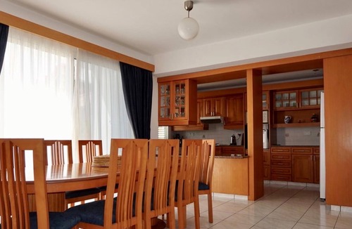 Peyia Town Villa | Spacious & Private 6 bed villa close to Peyia - 5bed villa + 1bed granny annex
