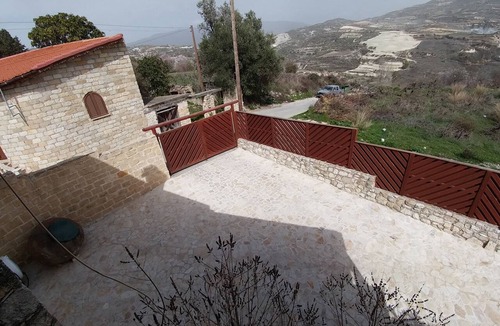 Omodos Villa | Stou Kir Yianni Stone Villa