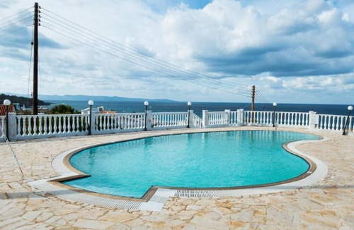 Pomos House | Stunning and Relaxing 3-Bed House in Pomos