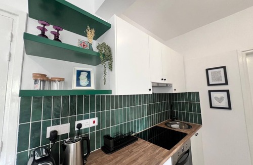 Paphos Apartment | Stylish 1/bdr central apart near the beach