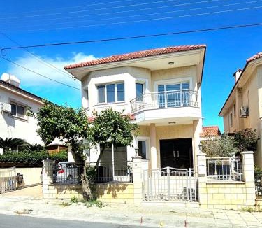 Agios Athanasios Villa | Suburban Family Villa