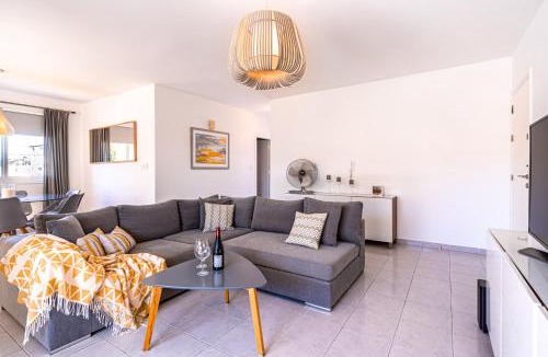 Universal Apartment | Summer Breeze holiday apartment with pool