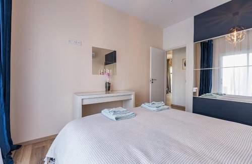 Universal Apartment | Sun Island Apartment