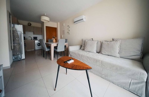 Skala Apartment | Sunny 2BR Getaway Steps from the Beach + Wi-Fi - Sunny 2BR Getaway Steps from the Beach + Wi-Fi