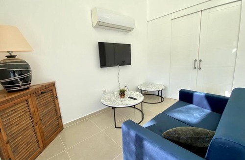 Bahceli Apartment | Sunny garden loft, a stone's throw to the sea