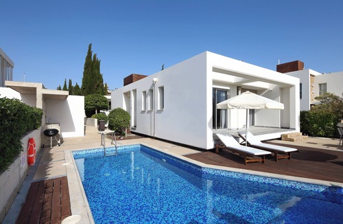 Paphos Villa | Super Beach Villa 2 bedrm (204) Modern villa HEATED Pool, Villas for Groups (2)
