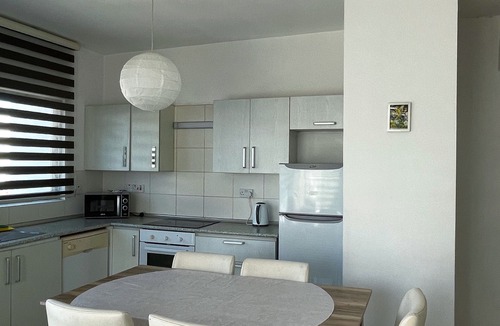 Zeytinlik Apartment | Terrific 2-bedroom apartment with AC in Girne