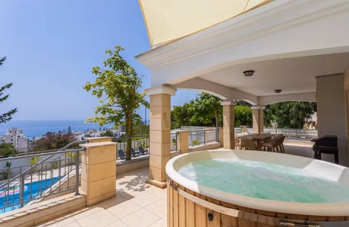 Agios Tychon Villa | The Blue Pearl Villa Limassol - Pool Jacuzzi Sauna