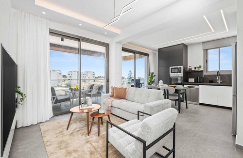 Universal Apartment | The Emblem Residence by Nomads