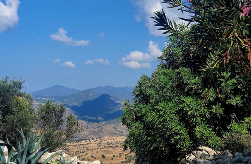Lasa House | The Hideaway - A Paradise of Bird Song - Panoramic Views - Roof Top Hot Tub