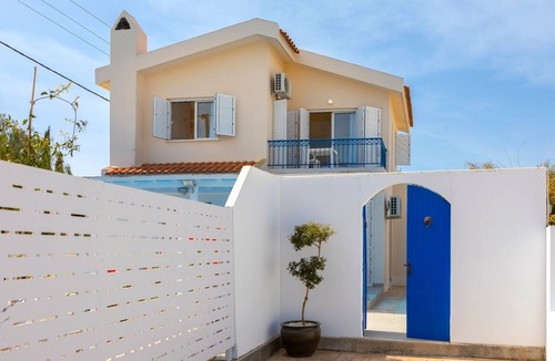 Protaras Villa | This amazing luxury villa is located in the heart of Protaras just 4 minutes walk to the Main Strip