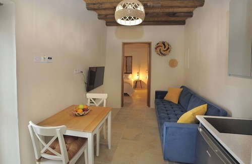 Agios Theodoros Cabin | Traditional Luxury Suite