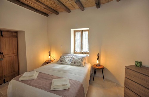 Agios Theodoros Cabin | Traditional Luxury Suite